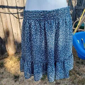 Lauren Conrad floral skirt size medium